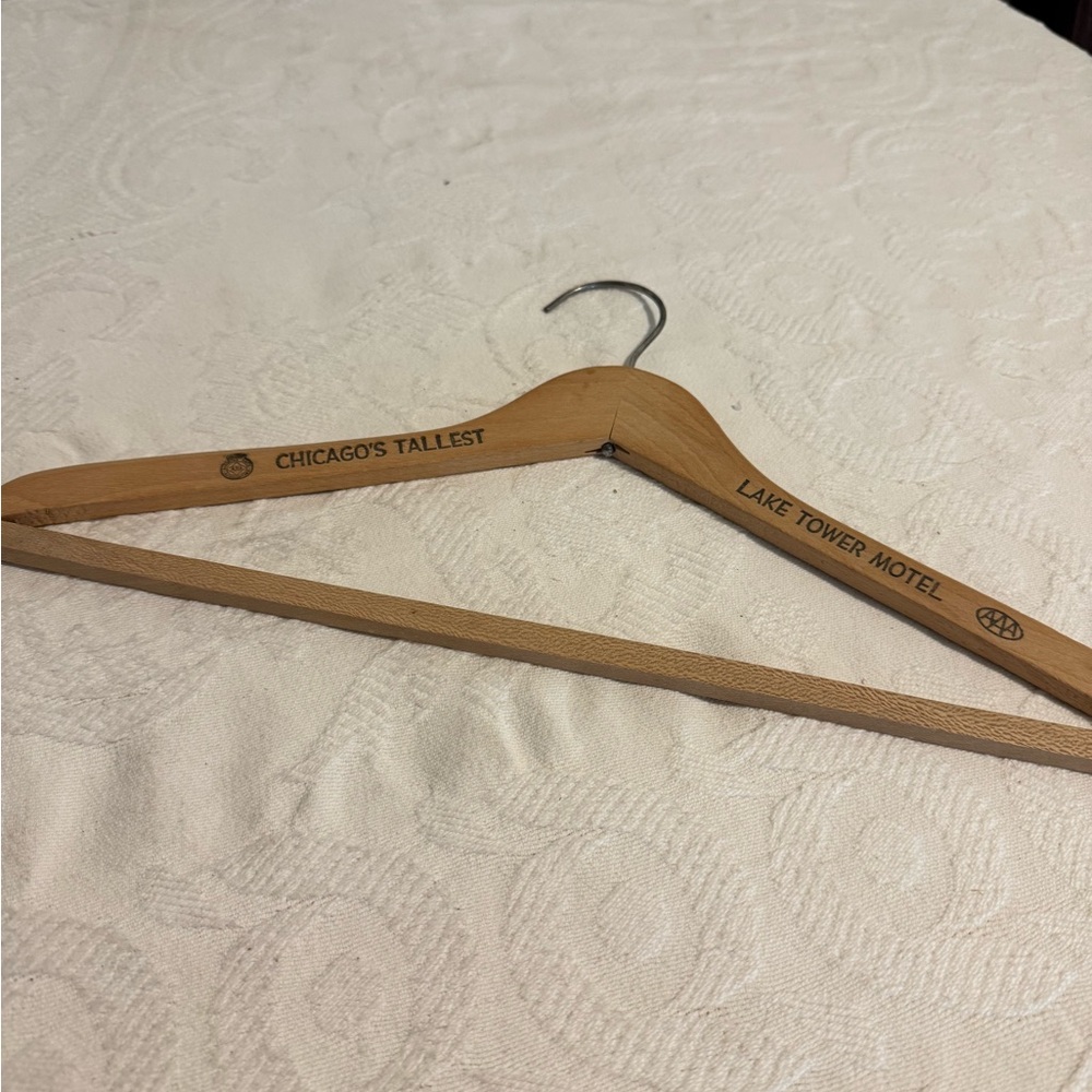 Vintage Wooden Hanger with Chicago's Tallest Print‎